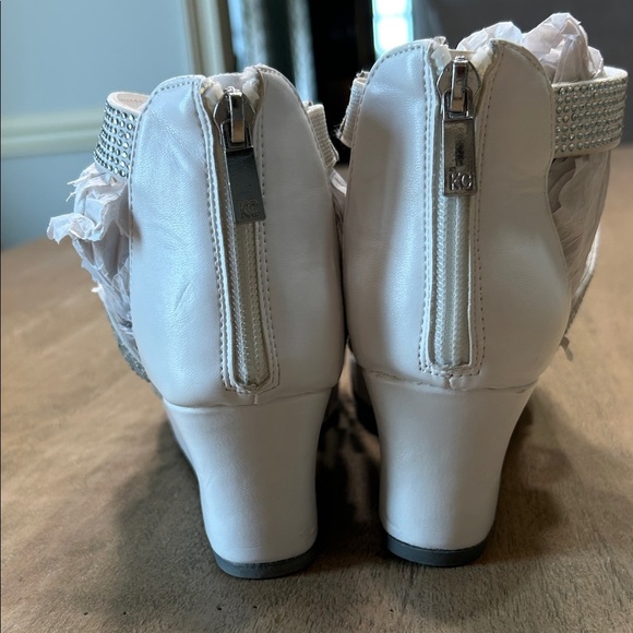 Kenneth Cole Reaction Silver and White Wedge Sandals with rhinestones - Picture 5 of 6